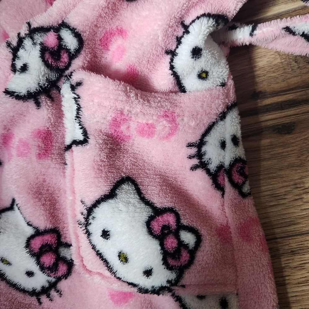 Hello Kitty Pink Robe Size 3T - Picture 11 of 16